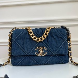 CHANEL 19 SMALL